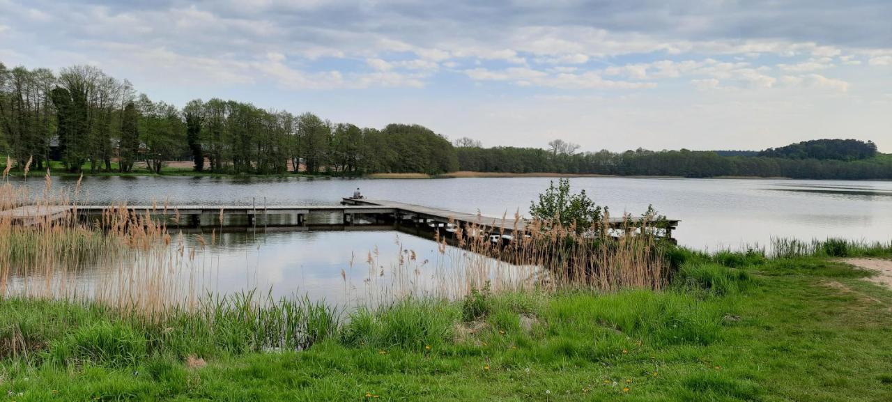 Szary Domek Nad Jeziorem Kołczewo Exterior foto