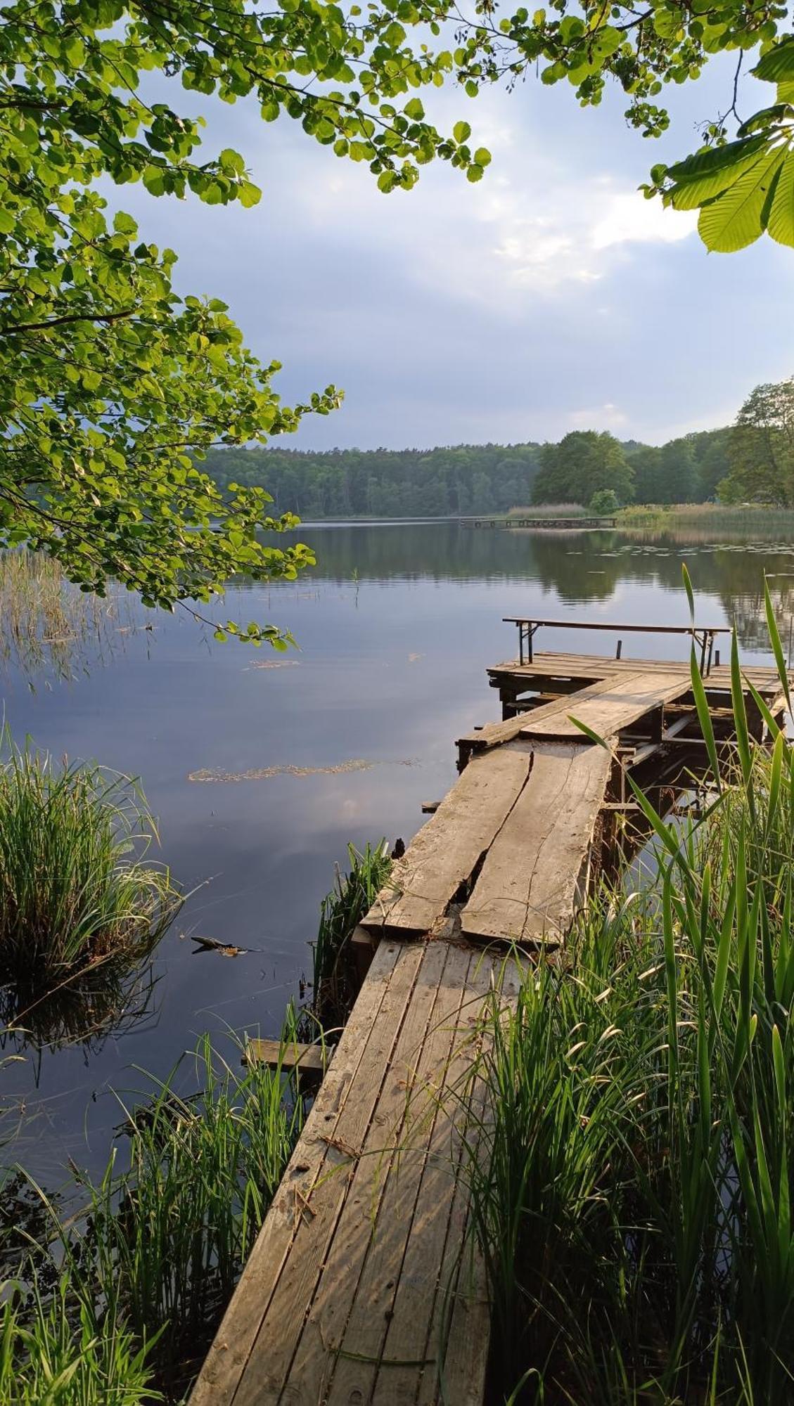 Szary Domek Nad Jeziorem Kołczewo Exterior foto